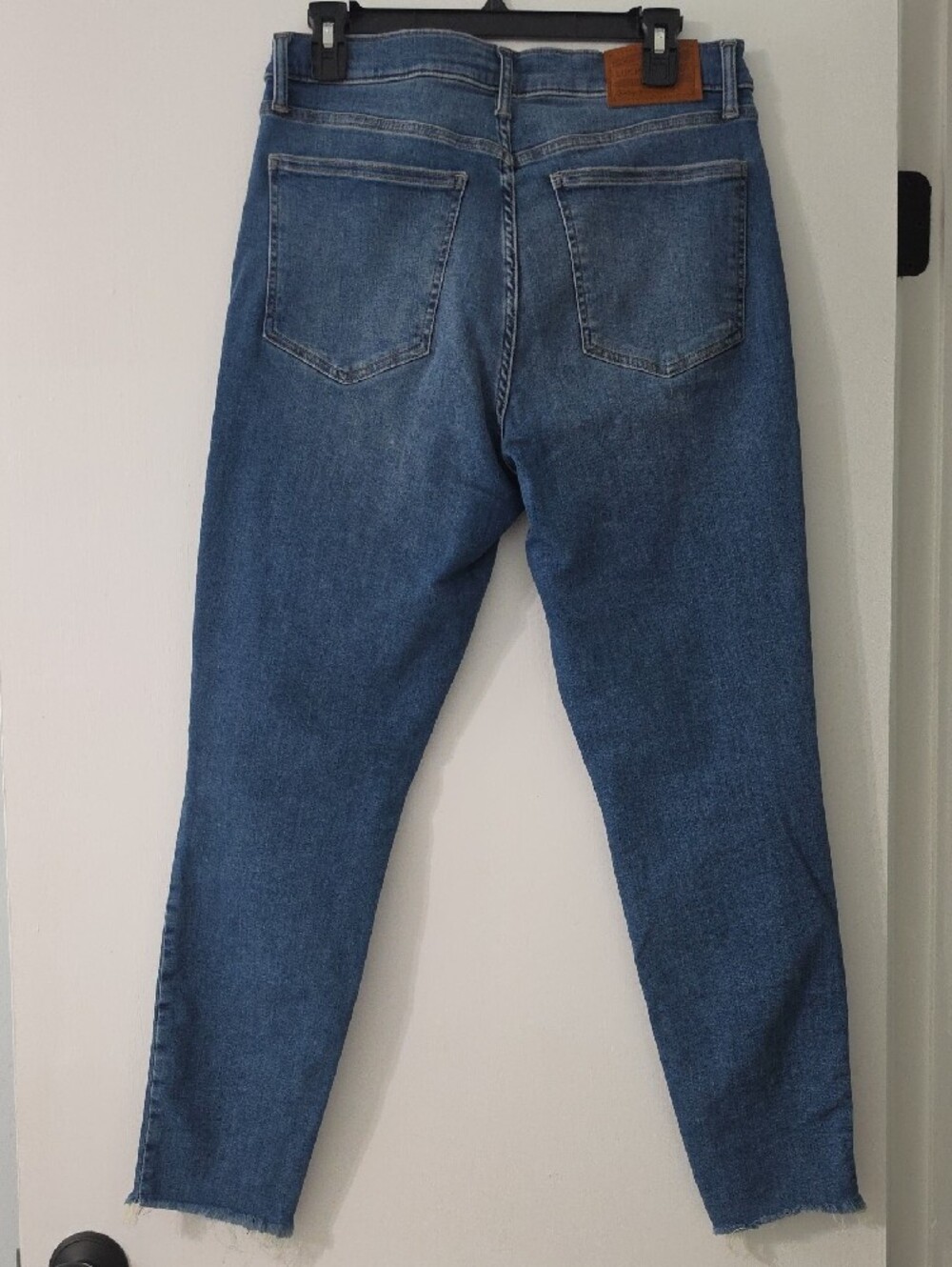 Lucky Brand Women's Medium Blue High-Rise Ankle JeanSize 12/31A - Picture 3 of 6